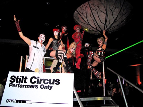 Giant NYE 
Stilt Circus Group
